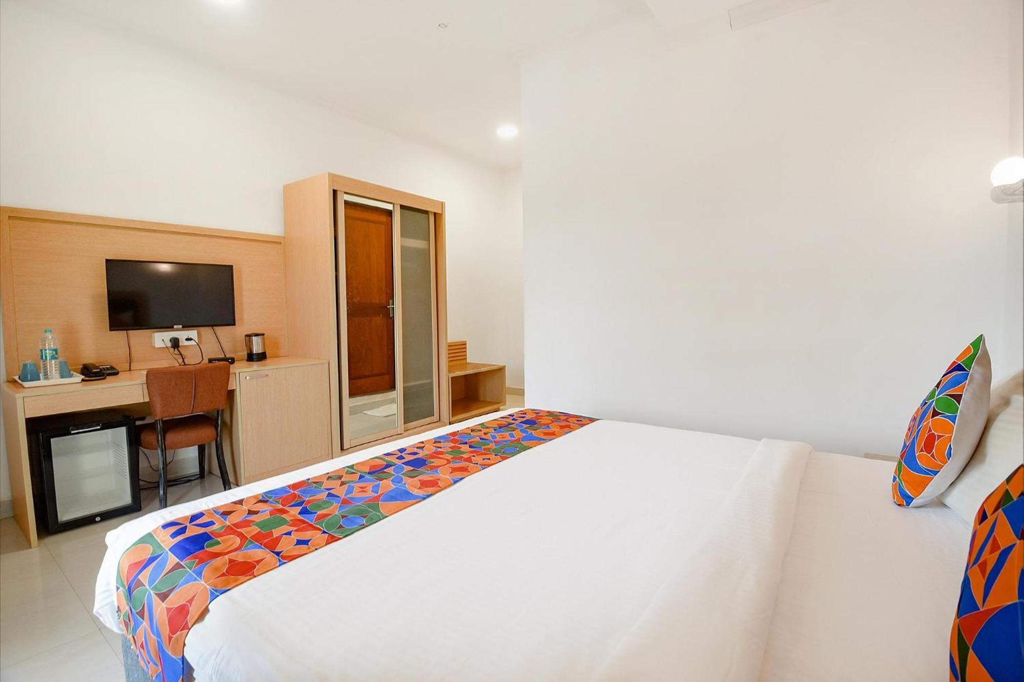 Fabhotel Prime Infantaria Comfort - 200M From Calangute Beach Bagian luar foto